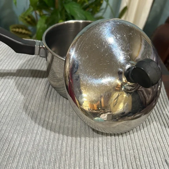Farberware Silver Saucepan with Black Handle
Sizes: 1 quart & 2 quart - Picture 6 of 11